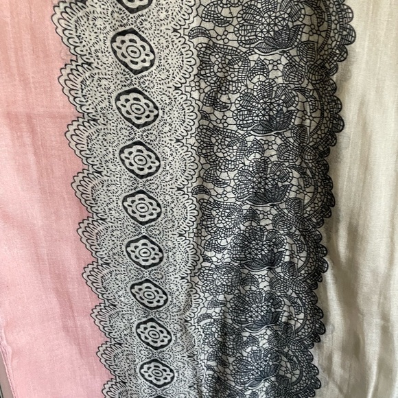 Floral and Patterned scarves - Picture 5 of 16